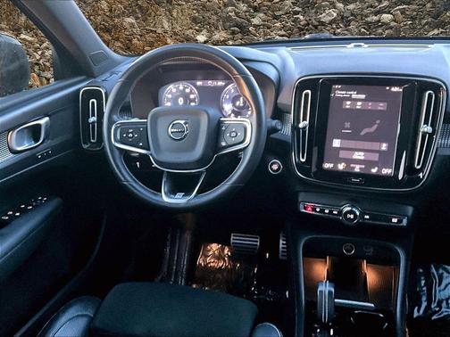 2020 Volvo XC40 T5 R-Design
