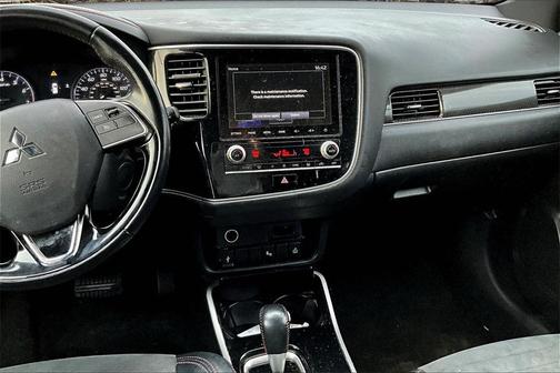 2020 Mitsubishi Outlander SE