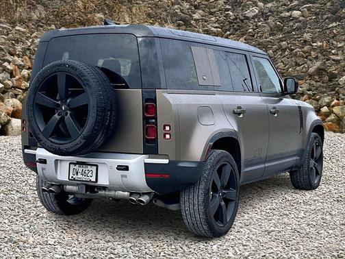 2024 Land Rover Defender 110 P500 SE