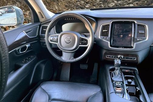 2019 Volvo XC90 T6 Momentum