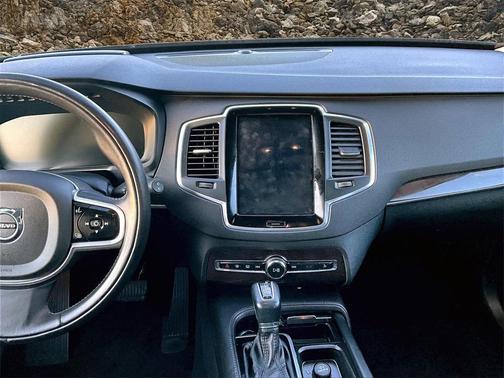 2019 Volvo XC90 T6 Momentum