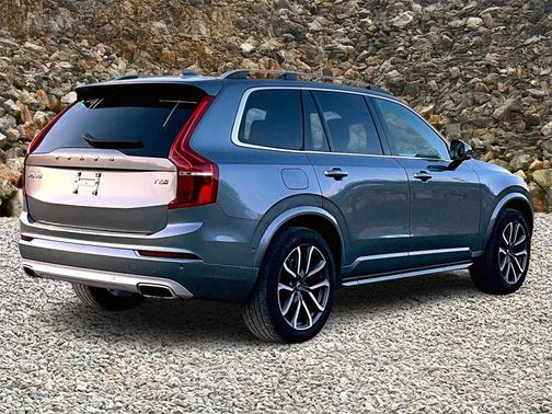 2019 Volvo XC90 T6 Momentum