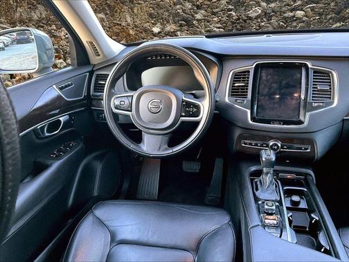 2019 Volvo XC90 T6 Momentum