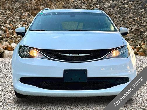 Bright White Clearcoat 2021 Chrysler Voyager LXI