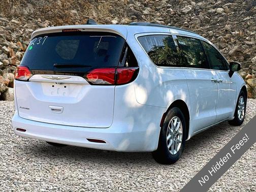 Bright White Clearcoat 2021 Chrysler Voyager LXI