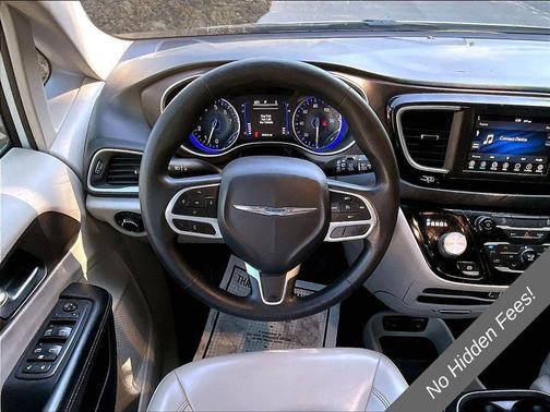 Bright White Clearcoat 2021 Chrysler Voyager LXI