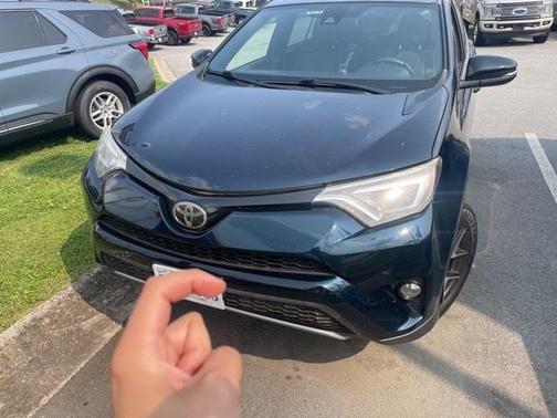 2017 Toyota RAV4 SE