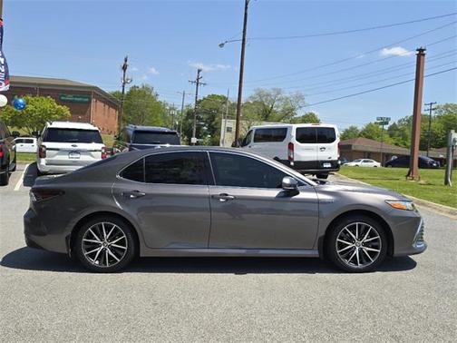 2021 Toyota Camry Hybrid XLE