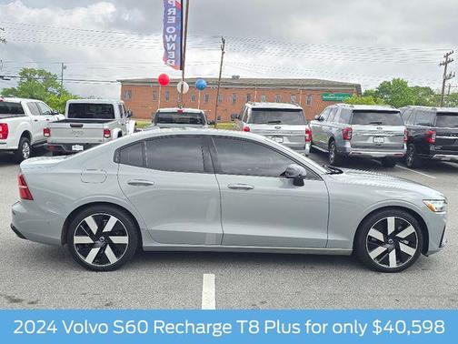 2024 Volvo S60 Recharge Plug-In Hybrid T8 Plus Dark Theme