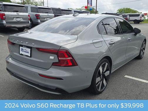 2024 Volvo S60 Recharge Plug-In Hybrid T8 Plus Dark Theme
