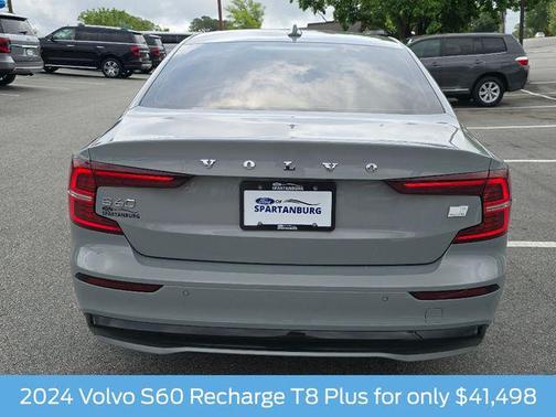 2024 Volvo S60 Recharge Plug-In Hybrid T8 Plus Dark Theme