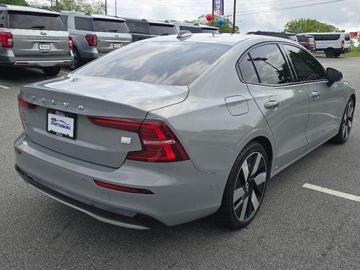 2024 Volvo S60 Recharge Plug-In Hybrid T8 Plus Dark Theme