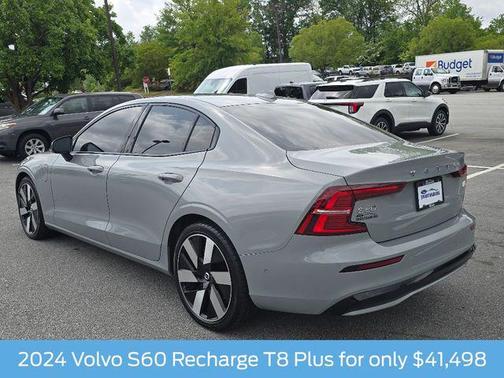 2024 Volvo S60 Recharge Plug-In Hybrid T8 Plus Dark Theme