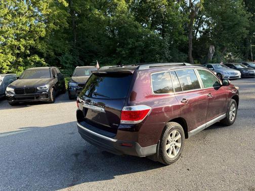 2011 Toyota Highlander SE