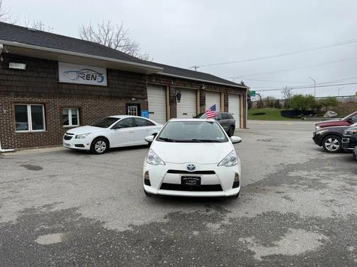 Super White 2013 Toyota Prius c Two