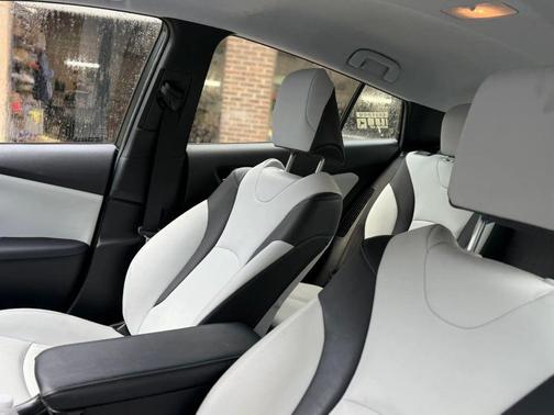 Classic Silver Metallic 2017 Toyota Prius Prime Premium