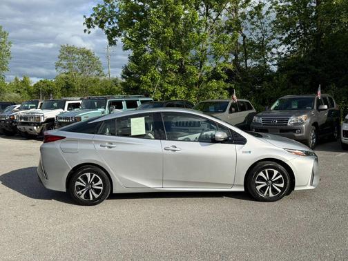 Classic Silver Metallic 2017 Toyota Prius Prime Premium