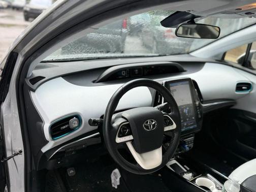 Classic Silver Metallic 2017 Toyota Prius Prime Premium