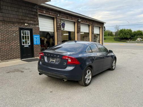 Caspian Blue Metallic 2013 Volvo S60 T5