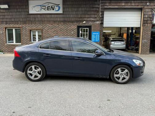 Caspian Blue Metallic 2013 Volvo S60 T5