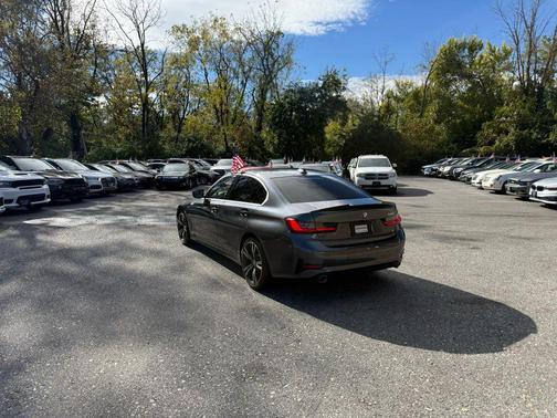 2019 BMW 330 i