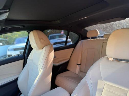 2019 BMW 330 i