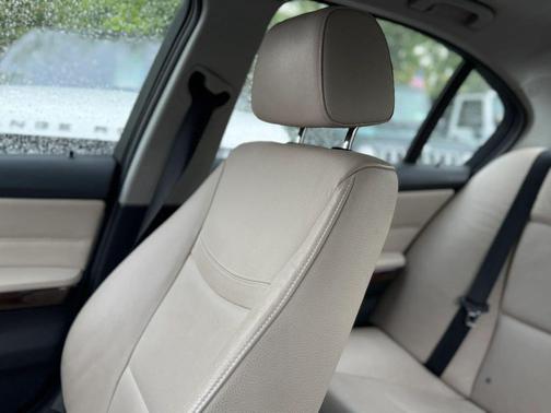 Blue 2011 BMW 328 xDrive