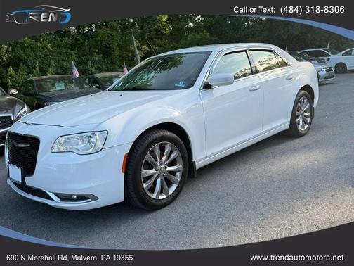 Bright White Clearcoat 2018 Chrysler 300 Touring