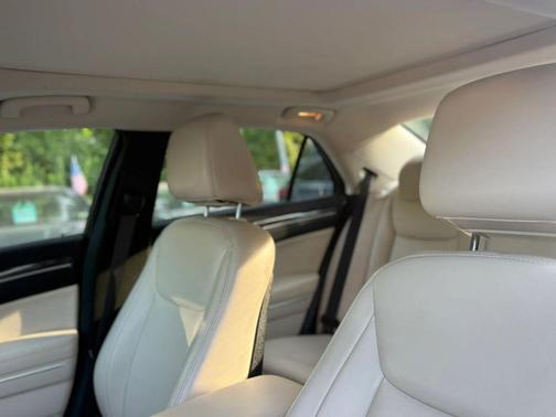 Bright White Clearcoat 2018 Chrysler 300 Touring