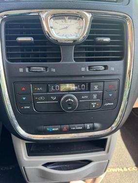 Brilliant Black Crystal Pearlcoat 2015 Chrysler Town & Country Touring