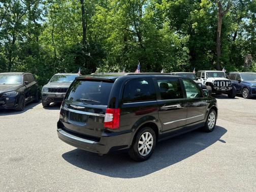 Brilliant Black Crystal Pearlcoat 2015 Chrysler Town & Country Touring