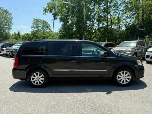 Brilliant Black Crystal Pearlcoat 2015 Chrysler Town & Country Touring