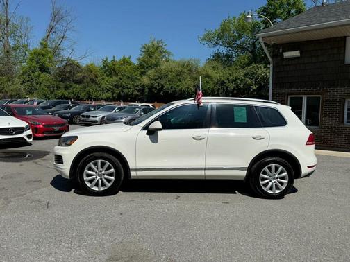 White 2012 Volkswagen Touareg VR6 Sport