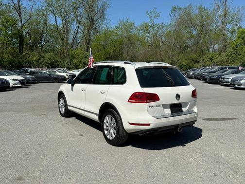 White 2012 Volkswagen Touareg VR6 Sport