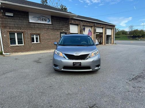 2012 Toyota Sienna LE