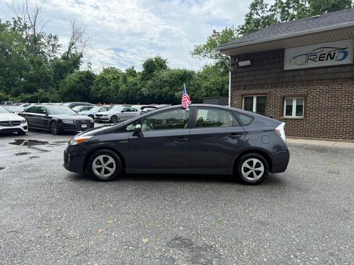 Winter Gray Metallic 2015 Toyota Prius Three