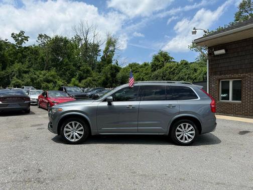 2016 Volvo XC90 T6 Momentum