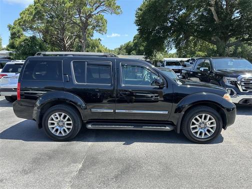 2009 Nissan Pathfinder LE