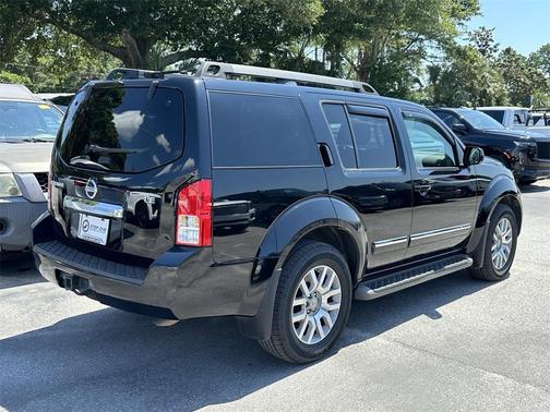 2009 Nissan Pathfinder LE