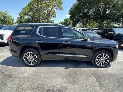 2022 GMC Acadia Denali