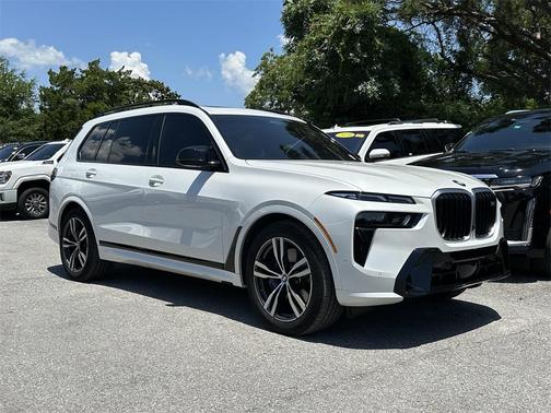 2025 BMW X7 M60i