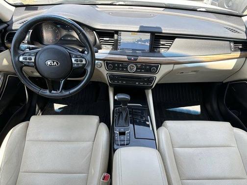 2018 Kia Cadenza Technology