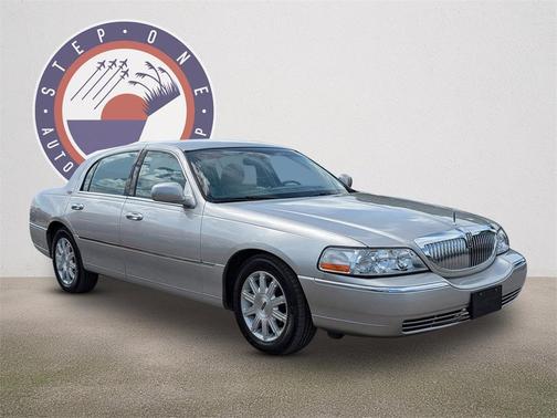 2010 Lincoln Town Car Signature Limited