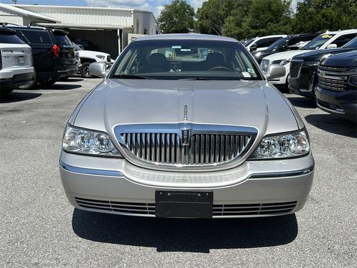 2010 Lincoln Town Car Signature Limited