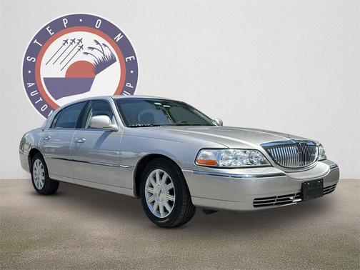 2010 Lincoln Town Car Signature Limited