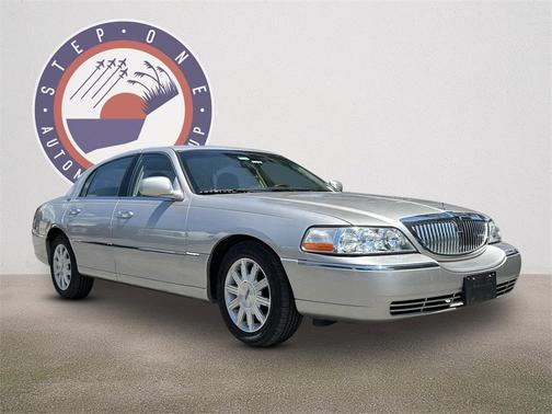 2010 Lincoln Town Car Signature Limited