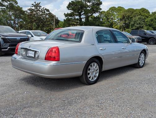 2010 Lincoln Town Car Signature Limited