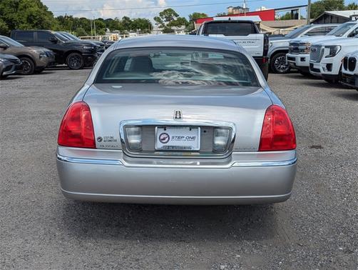 2010 Lincoln Town Car Signature Limited