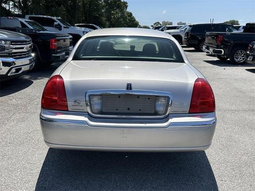 2010 Lincoln Town Car Signature Limited
