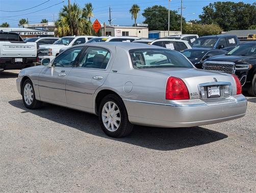 2010 Lincoln Town Car Signature Limited
